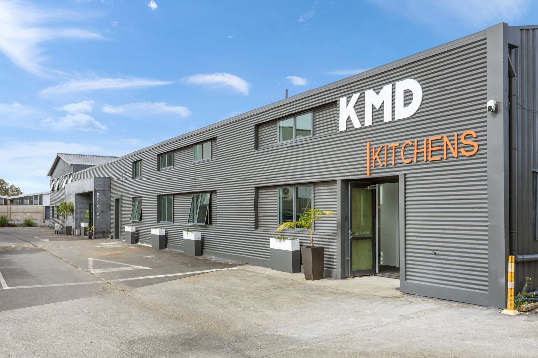 Read more about the article KMD Kitchens Avondale Showroom